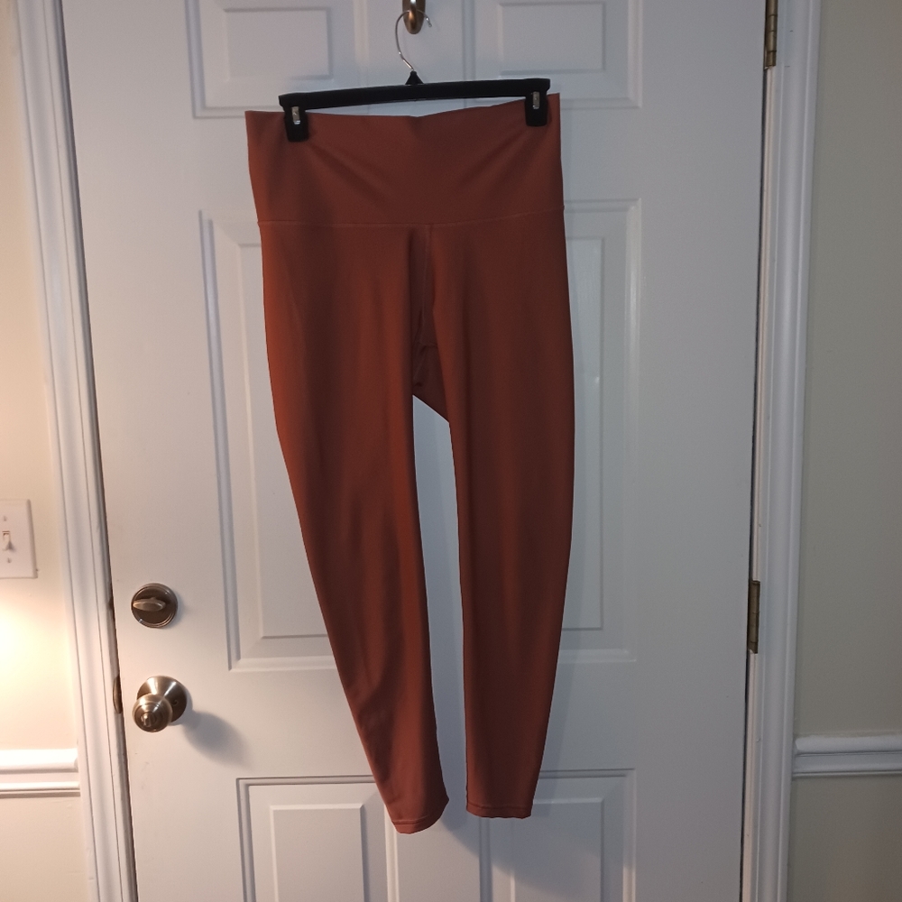 Old Navy Salmon colored legging. Size XL